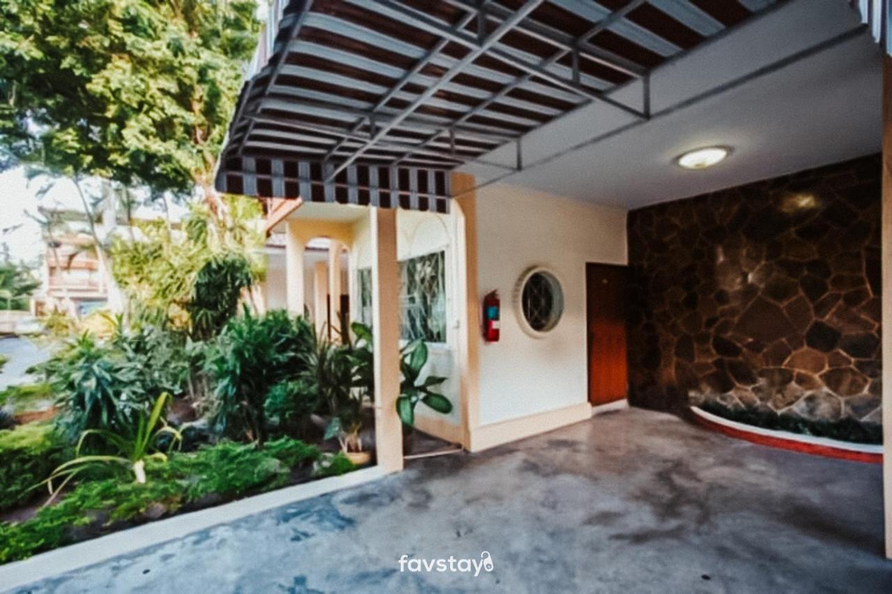 Twin Palms Suites And Residence Pattaya Bagian luar foto