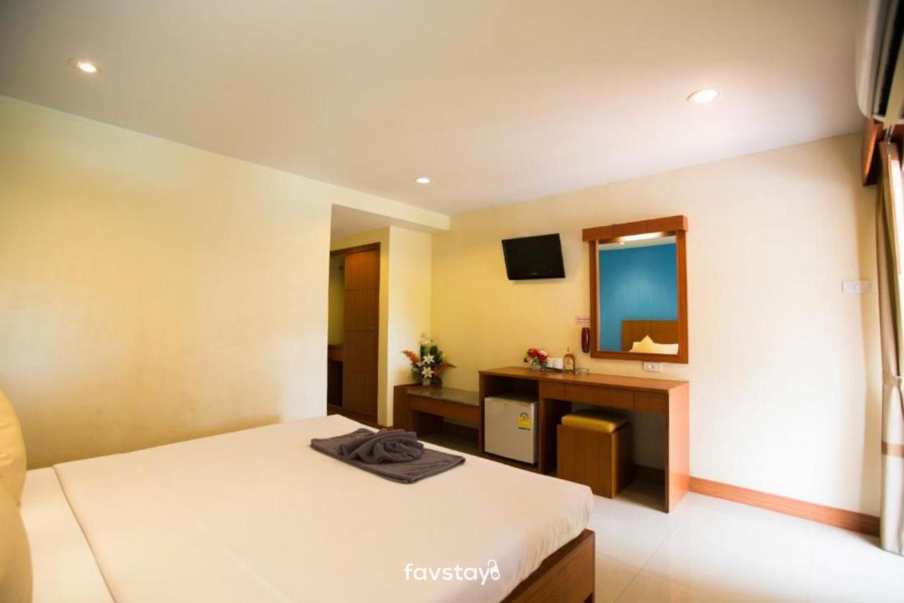 Twin Palms Suites And Residence Pattaya Bagian luar foto