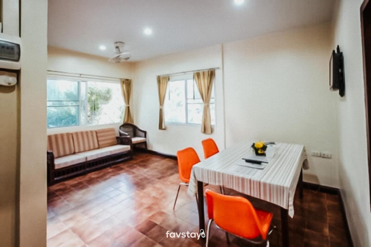 Twin Palms Suites And Residence Pattaya Bagian luar foto