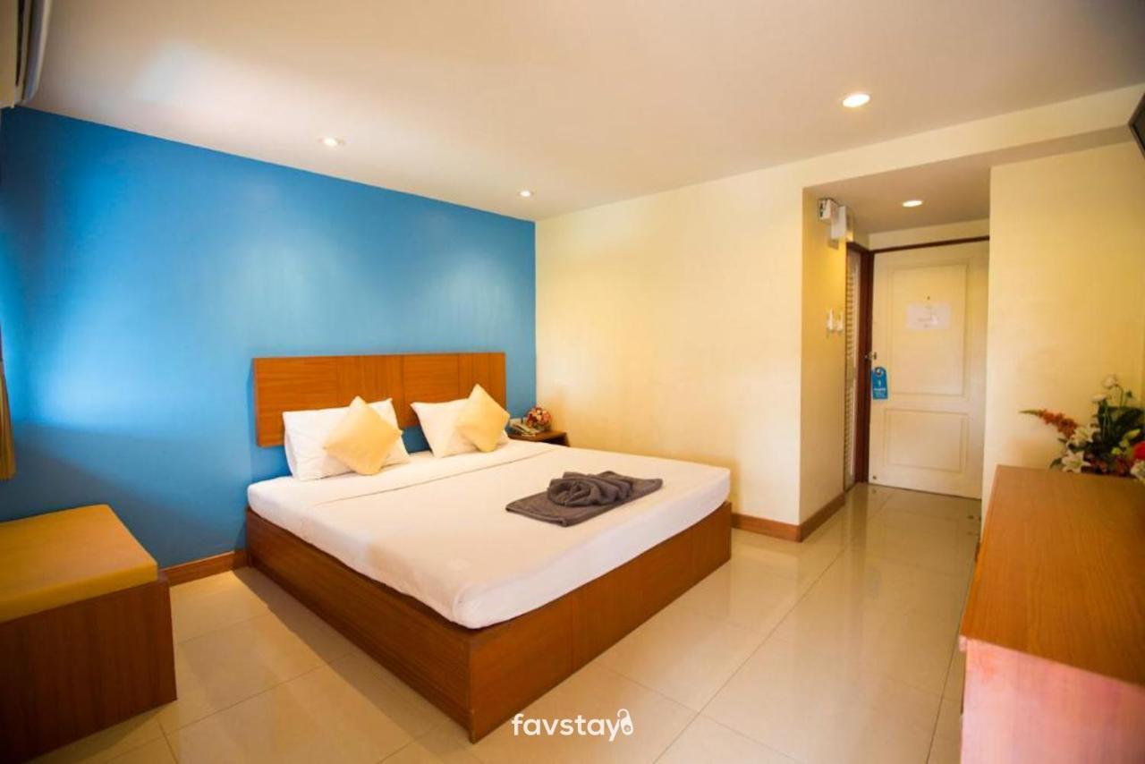 Twin Palms Suites And Residence Pattaya Bagian luar foto