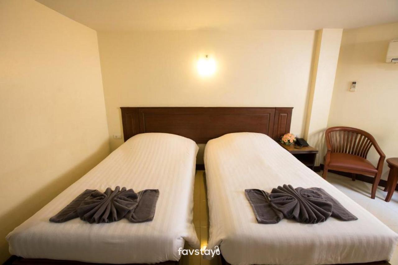 Twin Palms Suites And Residence Pattaya Bagian luar foto