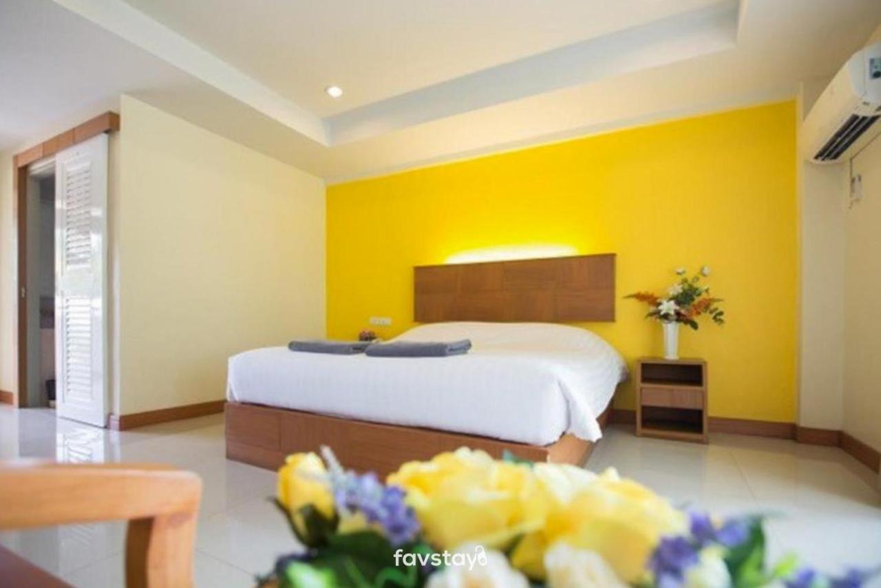 Twin Palms Suites And Residence Pattaya Bagian luar foto