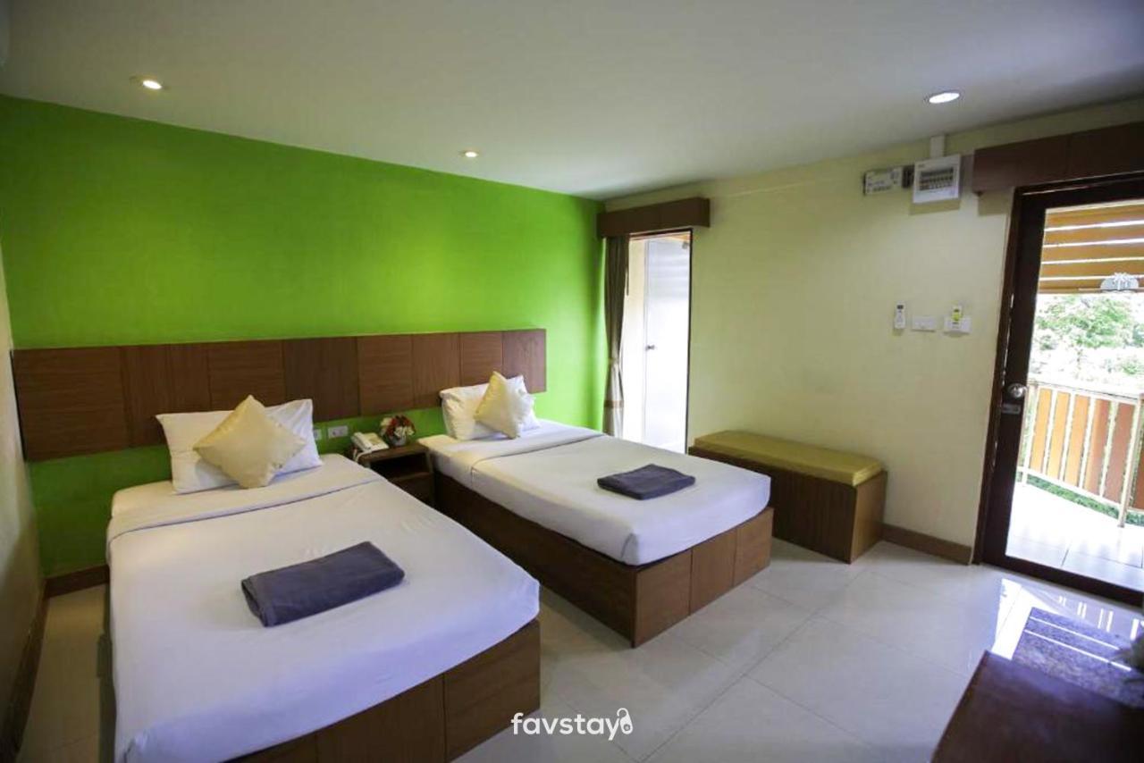 Twin Palms Suites And Residence Pattaya Bagian luar foto