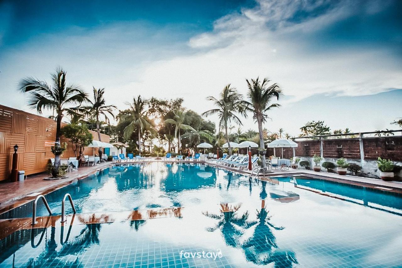 Twin Palms Suites And Residence Pattaya Bagian luar foto